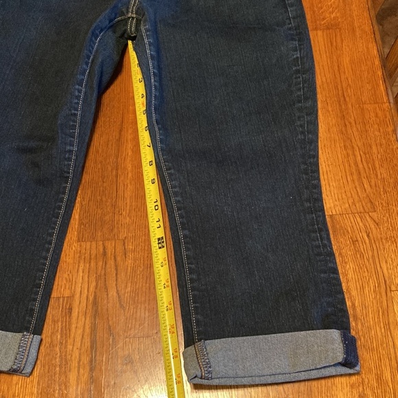 EUC OLD NAVY Sweetheart Stretch Denim Capri Pant - size womens 4 Reg - Picture 14 of 16